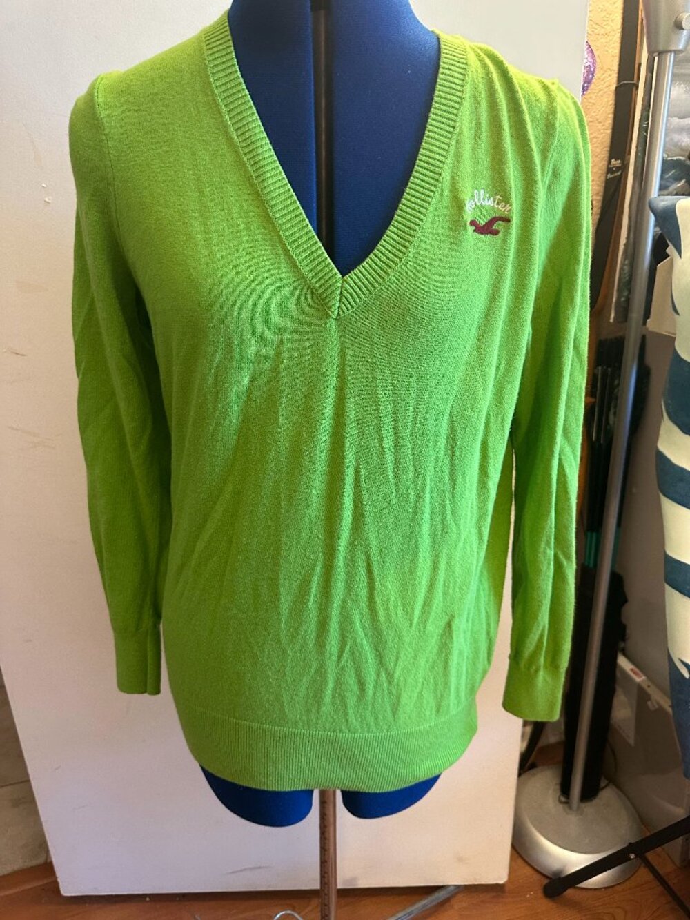 Hollister Vintage Women’s Green V-Neck Pullover Sweater Logo Accent Size L
